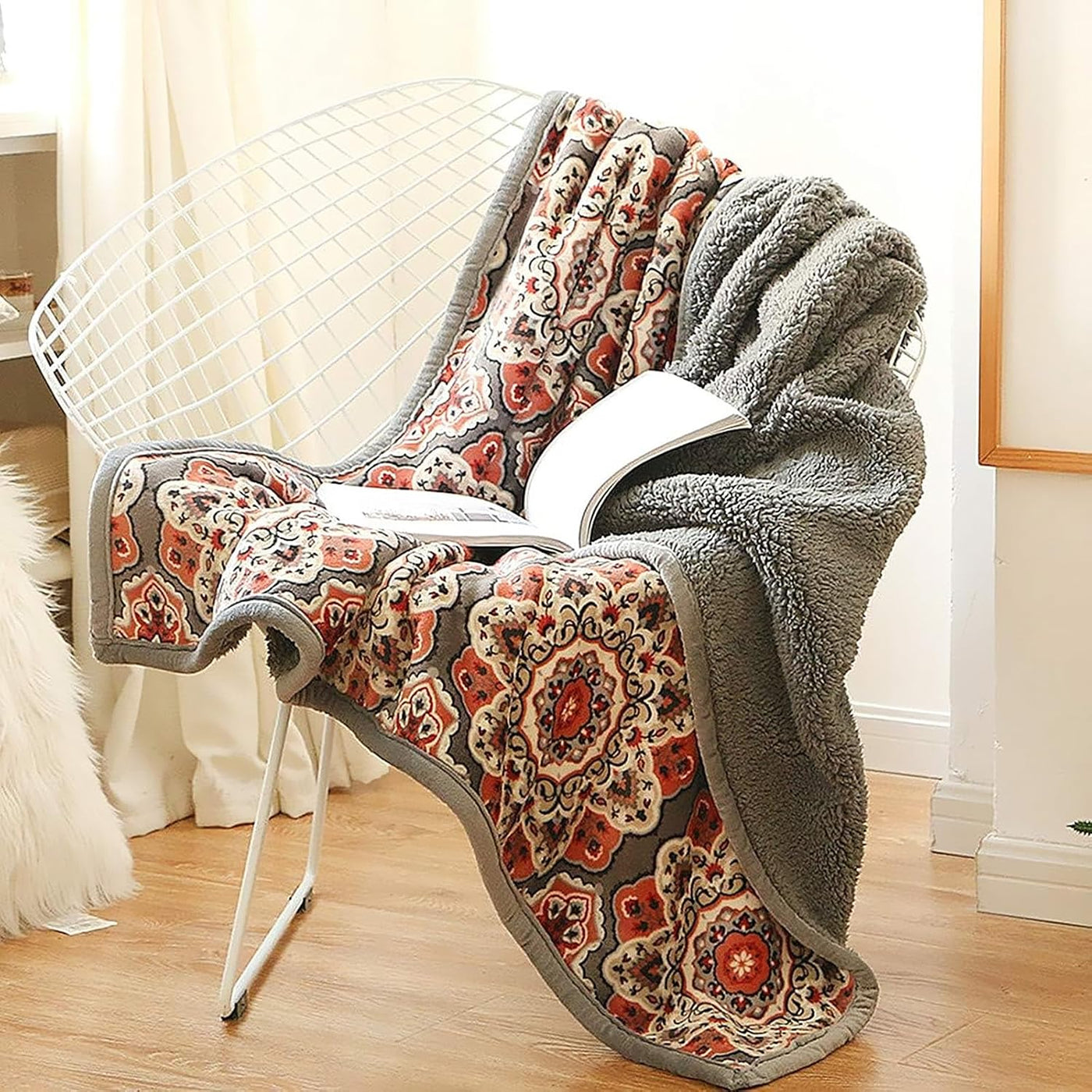 UKELER Flannel Sherpa Throws 60'' X 50', Cute Floral Design Soft Plush Flannel Blanket Throws for Bed/Couch/Sofa/Office/Camping