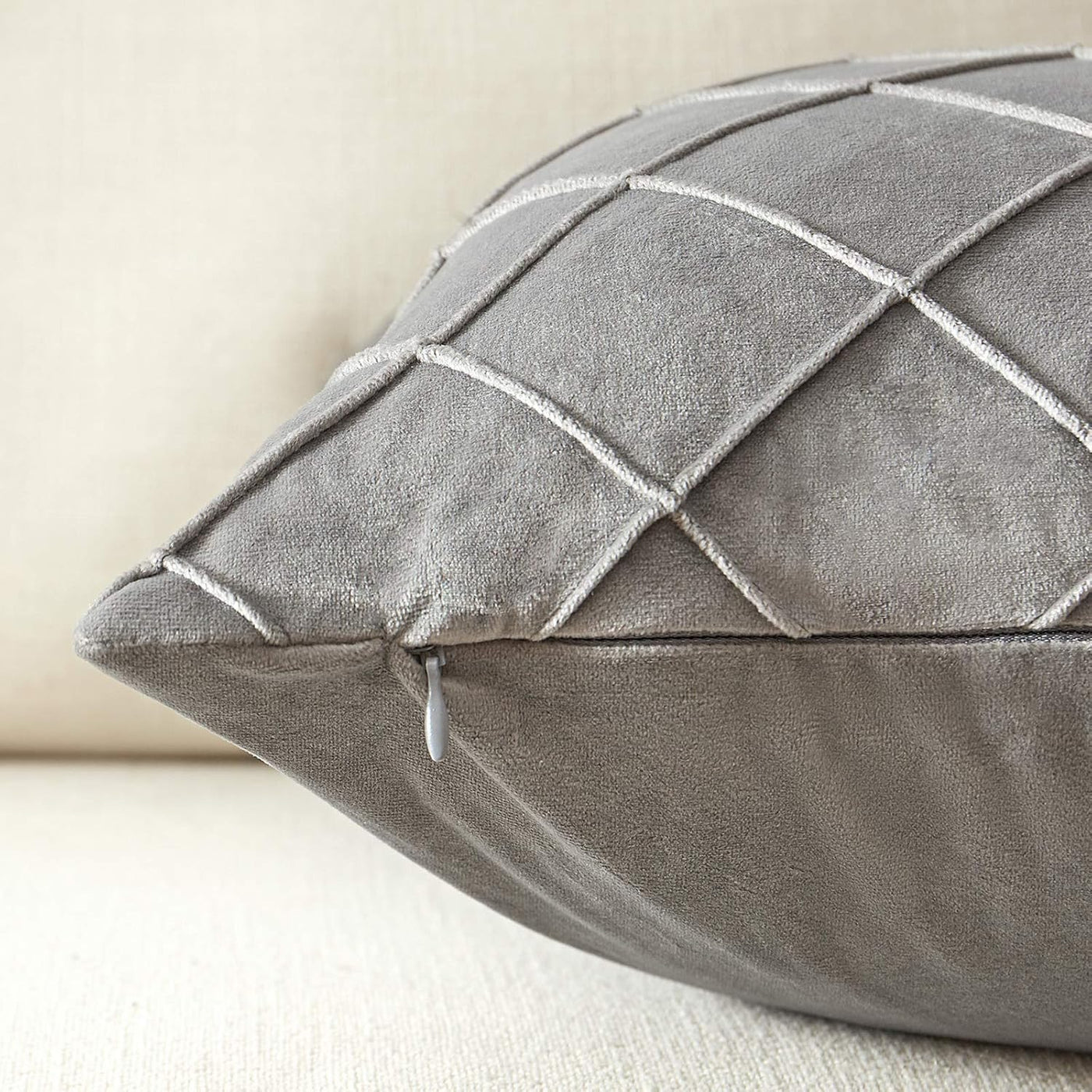 Beben Pack of 2 Velvet Throw Pillows Sofa Decorative Throw Pillow Covers 18X18 Soft Solid Cushion Case for Bedroom Car Outdoors